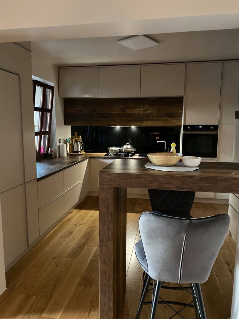 javorović-kuhinja-po-mjeri-bijela-natural