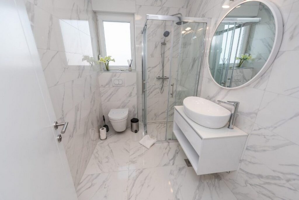 javorović-kupaonski-namještaj