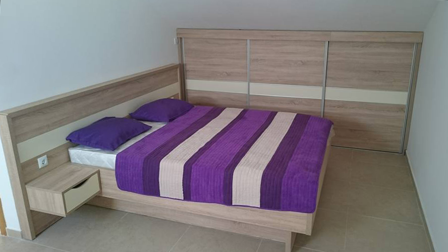 javorović-spavaća-soba-krevet