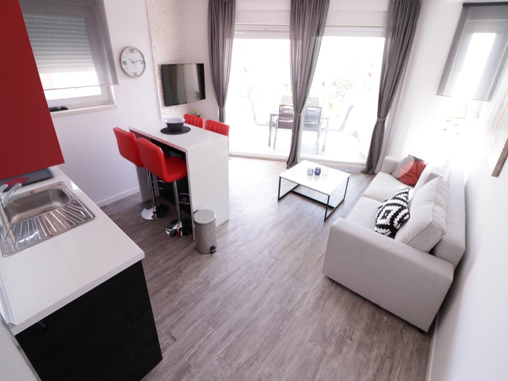 javorović-blagovaonski-stol